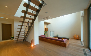 眺めのいい窓 ホールからリビング方向