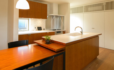 眺めのいい窓 キッチンアイランド