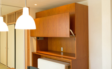 眺めのいい窓 カップボードの開閉