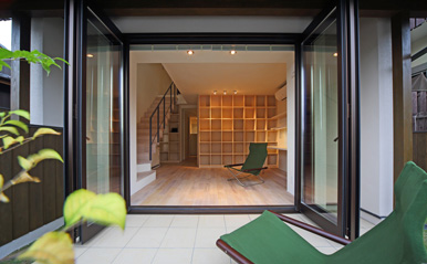 湖風の家 テラスから書斎を見る