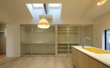 湖風の家 キッチン収納