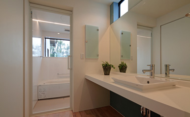 湖風の家 洗面室