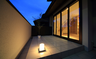 湖風の家 テラス夜景