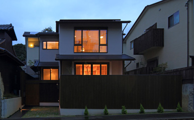 湖風の家 全景夕景
