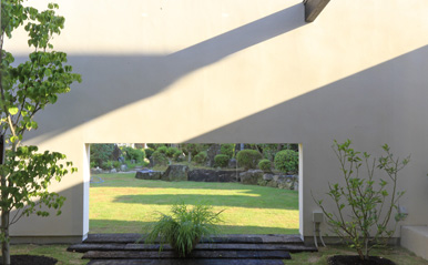 キッチンの家 中庭